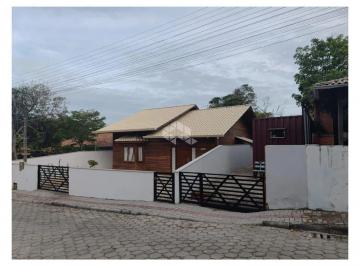 Casa · 130m² · 3 Quartos · 2 Vagas · Casa 3 Quartos à 100m da Praia em Bombinhas