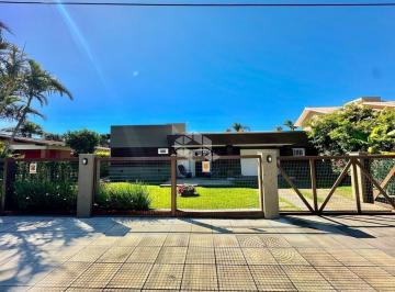 Casa · 183m² · 5 Quartos · 2 Vagas · Casa 5 dormitórios, sendo 2 suítes, 2 banho social, mobiliada e amplo pátio com piscina na praia de