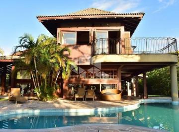 Casa · 530m² · 3 Quartos · 3 Vagas · Casa com três dormitórios, sendo três suítes em Bombinhas - SC