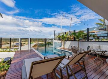 Casa · 180m² · 4 Quartos · 3 Vagas · Casa se luxo pé na areia em Bombas Bombinhas SC