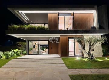 Casa · 522m² · 6 Quartos · 2 Vagas · Sobrado com 6 suítes no condomínio Los Cobos - Xangri-lá