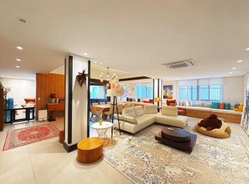 Apartamento · 244m² · 3 Quartos · 1 Vaga · Espetacular! Maravilhoso e diferenciado apartamento térreo, totalmente reformado, localizado em uma