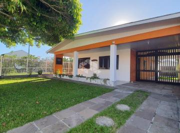 Casa · 192m² · 4 Quartos · 5 Vagas · Casa com 04 dormitórios, suite e vagas em Xangri-lá
