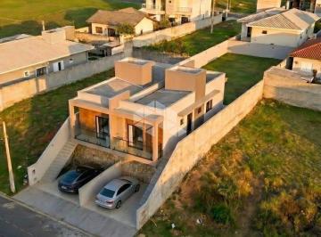 Casa · 69m² · 2 Quartos · 1 Vaga · Casa com 2 quartos no bairro Areias do Meio, em Governador Celso Ramos - SC