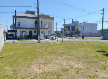 Terreno · 171m² · Terreno plano de esquina com 171m² em condomínio fechado dentro do Verdes Campos