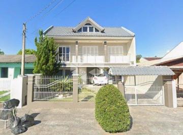 Casa · 240m² · 4 Quartos · 2 Vagas · Casa semimobiliada com 04 dormitórios, 03 banheiros e 02 vagas de garagem