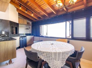Casa · 180m² · 2 Quartos · 2 Vagas · Casa charmosa, confortável e com uma vista de tirar o fôlego.