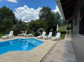 Casa · 181m² · 3 Quartos · 2 Vagas · Casa em amplo terreno de 2.396,64m²