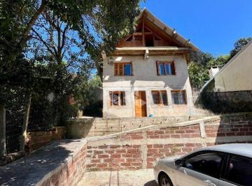 Casa · 200m² · 4 Quartos · 3 Vagas · Ótima Residência com pátio no Jardim Itu.