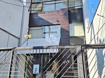 Comercial · 325m² · 2 Vagas · Prédio comercial com loja Menino Deus