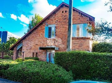 Casa · 209m² · 3 Quartos · 2 Vagas · EXCELENTE CASA À VENDA NO BAIRRO GLÓRIA, EM 2 PISOS, COM 3 DORMITÓRIOS E AMPLO PÁTIO