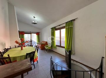 Apartamento · 129m² · 2 Quartos · 1 Vaga · Cobertura 2 dormitórios, sendo 1 suíte, banho social + dependência completa, cobertura com lareira e