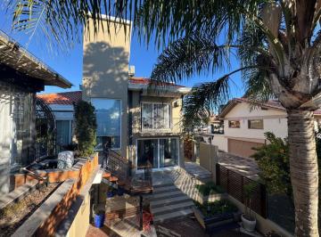 Casa · 396m² · 4 Quartos · 2 Vagas · Casa de alto padrão mobiliada no Santo antão com 3 suítes  e 2 vagas