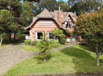 Casa · 260m² · 3 Quartos · 2 Vagas · Casa 3 suítes, 260m², no Condomínio Saint Moritz, em Gramado