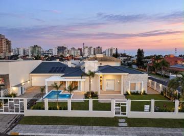Casa · 420m² · 3 Quartos · 1 Vaga · Casa térrea, 3 suítes independentes, lavabo, área gourmet e piscina, toda climatizada no bairro gira