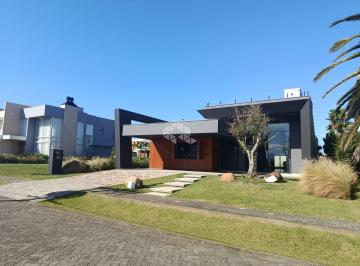 Apartamento · 350m² · 4 Quartos · Casa térrea 4 suítes sendo 1 master com hidro, semi mobiliada, piscina e fire place, terraço com chu