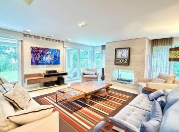 Apartamento · 588m² · 5 Quartos · 3 Vagas · Casa 5 suítes com hidromassagem, dependência, mobiliada e decorada, vaga 3 carros no condomínio resi