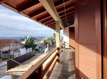 Casa · 225m² · 3 Quartos · 2 Vagas · Casa de três dormitórios no Santa Helena
