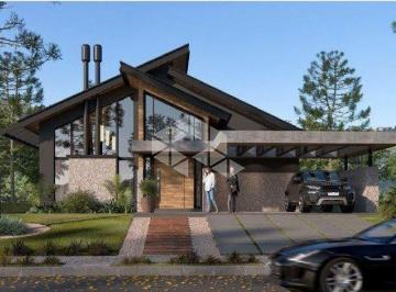 Casa · 250m² · 3 Quartos · 2 Vagas · Casa térrea, 3 suítes em Gramado, Loteamento Vivendas do Arvoredo