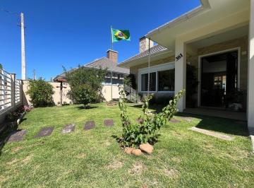 Casa · 205m² · 3 Quartos · 2 Vagas · Casa 03 dormitórios, alto padrão, à venda no Bairro Country