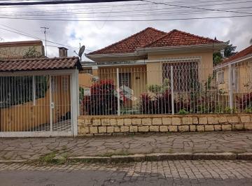 Casa · 126m² · 2 Quartos · 3 Vagas · Casa dois dormitórios térrea com pátio, 126m² área privativa, garagem para três carros, bairro Santo