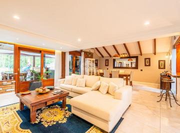 Casa · 299m² · 4 Quartos · 2 Vagas · Casa no Condomínio Terraville - 04 suítes
