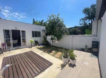 Casa · 105m² · 2 Quartos · 2 Vagas · Geminado 02 dormitórios, sendo 1 suíte
