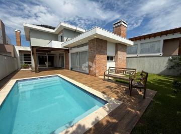 Casa · 237m² · 4 Quartos · 2 Vagas · Casa semimobiliada, com 04 dormitórios (01 suíte) em condomínio fechado