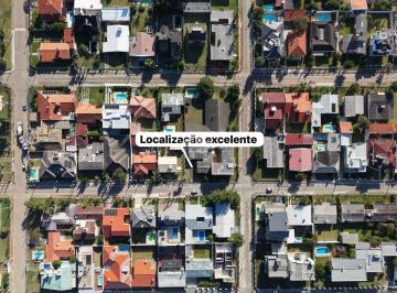 Apartamento · 240m² · 4 Quartos · Casa 4 dormitórios, sendo 1 suíte, 2 banheiro soscialm amplo pátio a 1 quadra do mar na praia de Atl