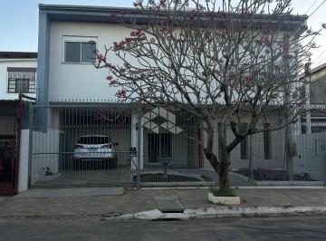 Casa · 356m² · 4 Quartos · 3 Vagas · Linda casa reformada há 2 anos. Área externa reservada com piscina com pedra hijau e salão de festa