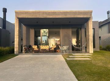 Apartamento · 170m² · 4 Quartos · Casa térrea 4 suítes independentes, totalmente mobiliada no condomínio fechado Dubaí Resort em Capão