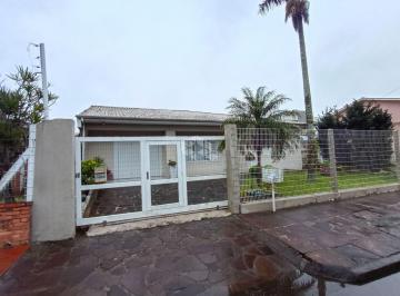 Casa · 178m² · 3 Quartos · 2 Vagas · Casa com mais de 170m2 de 3 dormitórios sendo 1 suíte com pátio no bairro Santo Antonio em Capão da 