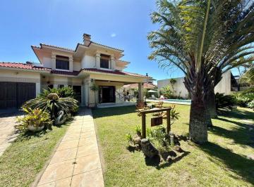 Apartamento · 217m² · 4 Quartos · Sobrado 4 dormitórios (sendo 4 suítes), mobiliada, piscina, terreno 702m² próximo ao mar na Zona Nor