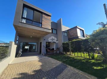 Casa · 197m² · 4 Quartos · Sobrado 4 dormitórios, sendo 2 suítes, mobiliado, deck com piscina, construção de alto padrão na pra