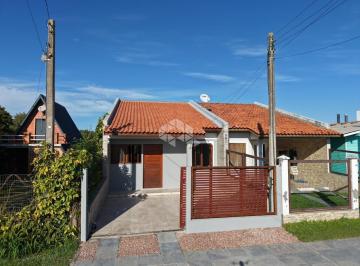 Casa · 70m² · 3 Quartos · Casa Geminada 3 dormitórios, banho social, piso em porcelanato, pátio na frente e fundos na Nova Gua