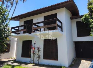 Casa · 252m² · 4 Quartos · 1 Vaga · Conforto e espaço: casa com 4 dormitórios em ótima localização