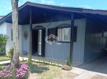 Casa · 160m² · 2 Quartos · 2 Vagas · Casa mista, 2 dormitórios, terreno de 12x25 com piscina e jardim no bairro Jardim Beira Mar em Capão