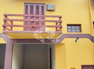 Casa · 131m² · 3 Quartos · 1 Vaga · Seu novo lar no Guarujá espera por você!