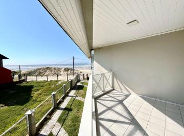 Casa · 117m² · 2 Quartos · 2 Vagas · Casa Beira Mar com 2 dormitórios mobiliada e 2 vagas de garagem em Capão da Canoa