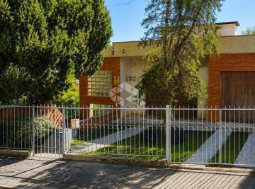 Casa · 250m² · 4 Quartos · 2 Vagas · Casa de 4 dormitórios com amplo pátio, jardim de inverno e terraço no bairro Glória