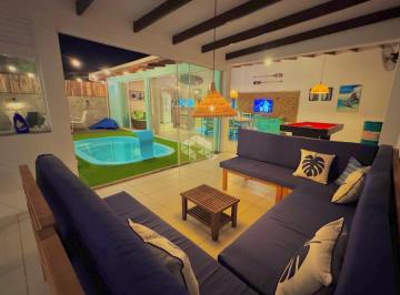 Casa · 200m² · 3 Quartos · 2 Vagas · Casa de 3 dormitórios sendo 1 suíte master com pátio, piscina e 2 vagas para carro na Zona Nova de C