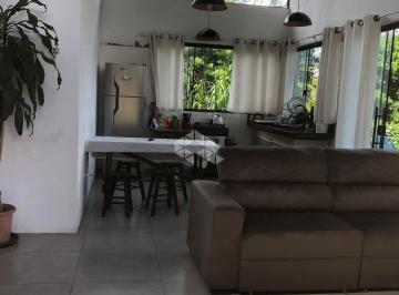 Comercial · 220m² · 13 Quartos · 2 Vagas · Pousada mobiliada a venda na praia do Rosa com 13 dormitorios e casa auxiliar.