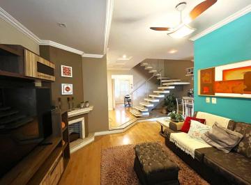 Casa · 165m² · 3 Quartos · 2 Vagas · Sobrado com 3 dormitórios sendo uma suíte com hidromassagem, closet e sacada, living dois ambientes,