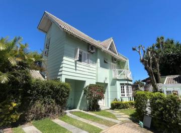 Casa · 197m² · 4 Quartos · 1 Vaga · casa de 3 dormitorios em condominio