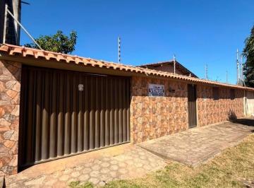 Foto 01 · Casa à venda em Setiba: 6 quartos, 4 suítes, quintal amplo, área gourmet, 200m². Venha conhecer!