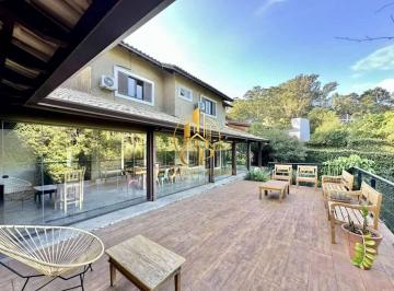 Casa · 1020m² · 3 Quartos · 3 Vagas · Casa à venda ou aluguel em condomínio na Granja Viana com 3 dormitórios sendo 1 suite e 3 vagas