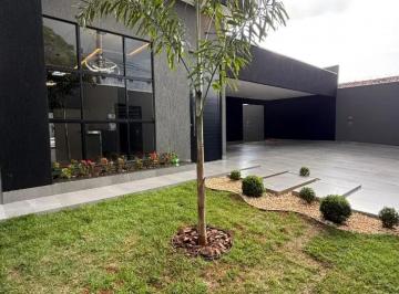 Casa · 236m² · 3 Quartos · 4 Vagas · Linda Casa de 3 quartos no Setor Santos Dumont - Goiânia