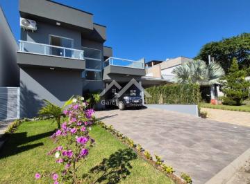 Casa · 230m² · 4 Quartos · 3 Vagas · Sobrado novo em condomínio em Peruíbe
