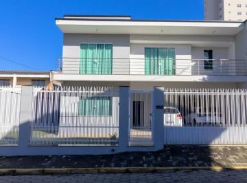 cffe6cca-d9ab-4d87-b4ec-e13e8cf8ad25 · Confortável casa para venda em São Francisco de Assis com 3 quartos, sendo 1 suíte, 180m²