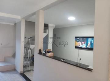 Casa · 240m² · 5 Quartos · 2 Vagas · Casa Sobrado - Residencial São Francisco - 5 Dormitórios - 240m².